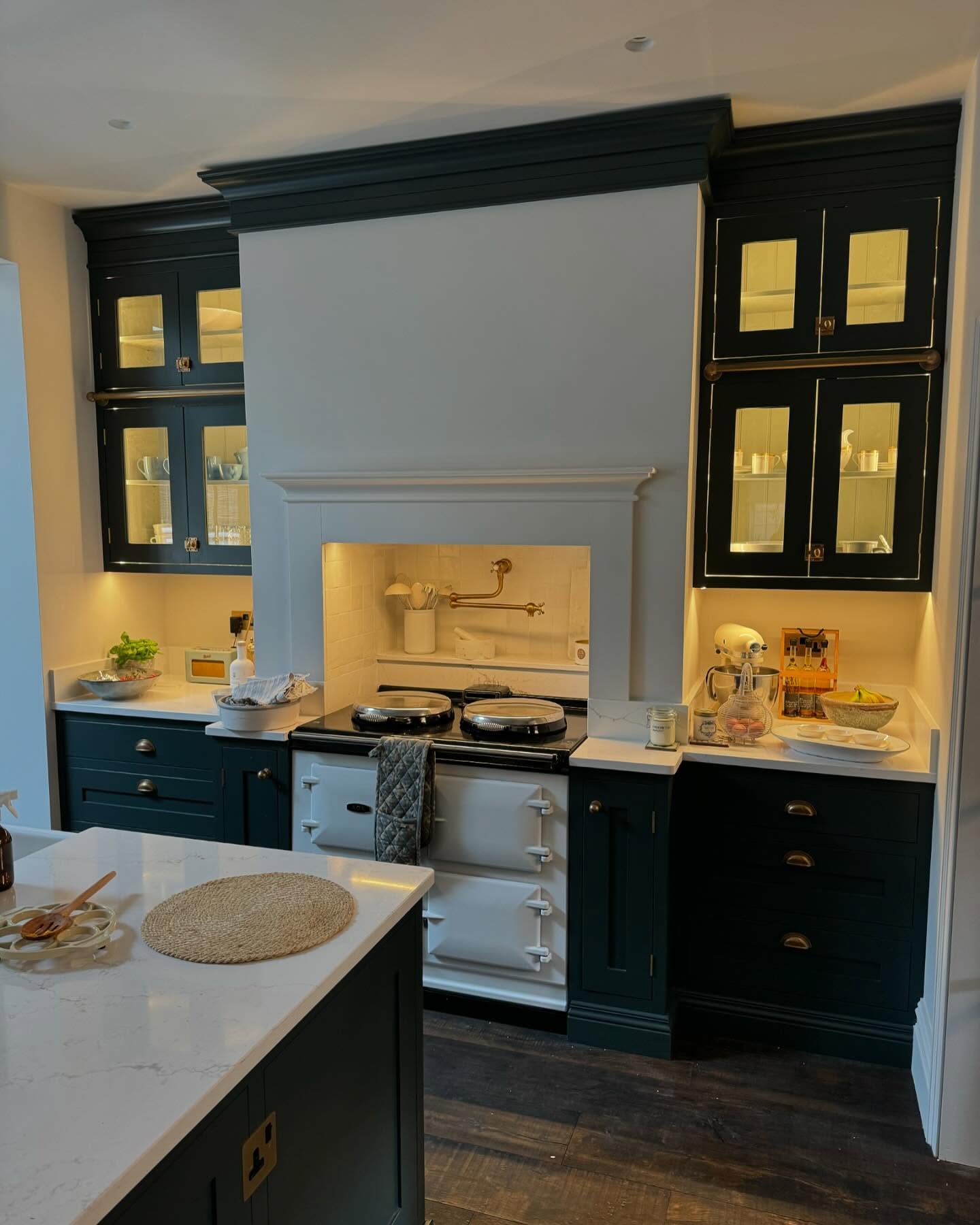 Range cooker alcove with dark green sprayed cabinets